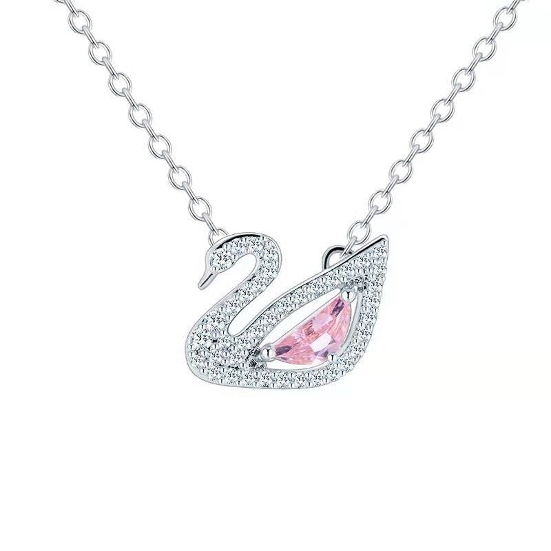 colar cisne swarovski