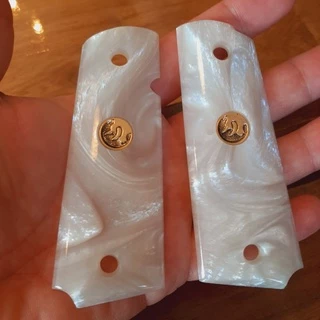 Empunhadura Tala em Madrepérola Pérola Taurus Pistola PT1911 Logo Dourado