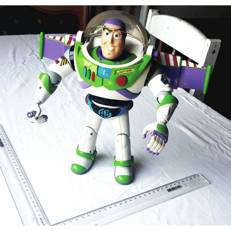 2001 buzz deals lightyear action figure