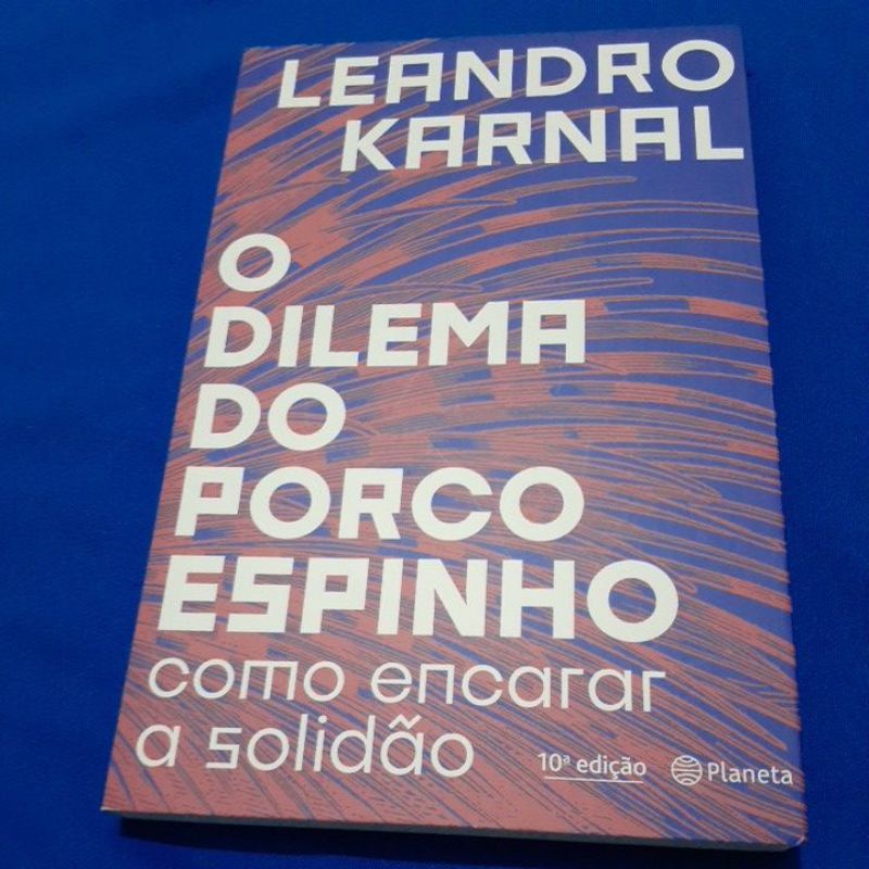 Livro: O dilema do porco espinho - Leandro Karnal | Shopee Brasil
