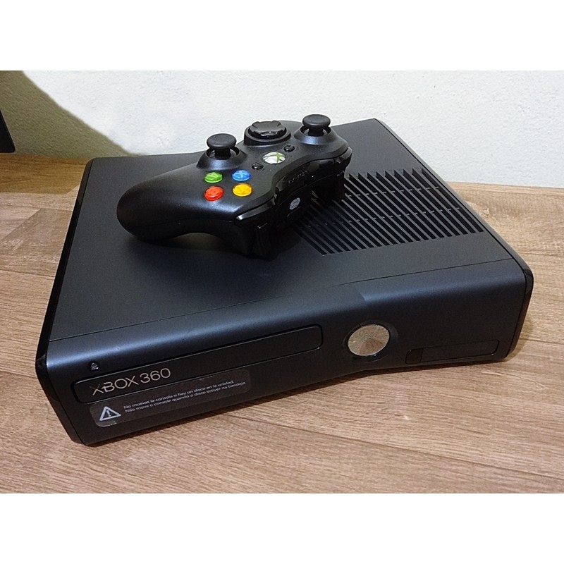 XBOX 360 SLIM BLOQUEADO USADO. COM 250GB DE ARMAZENAMENTO+FIO HDMI+1  CONTROLE+FONTE - Escorrega o Preço