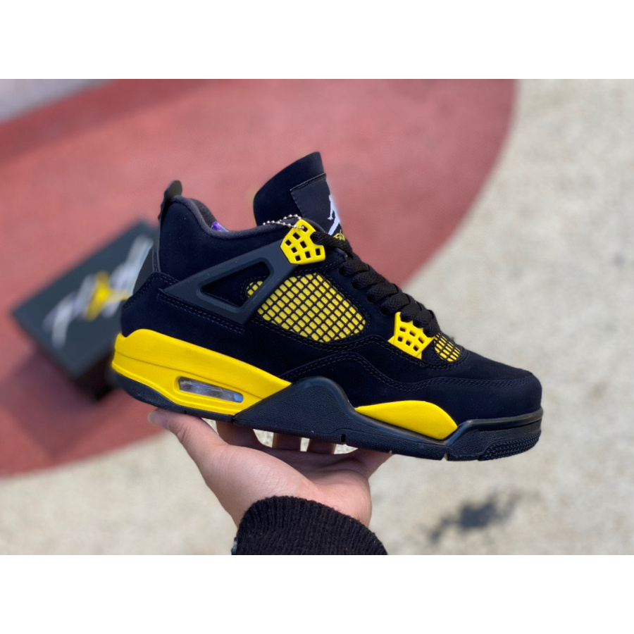 Jordan 4 best sale negro con amarillo