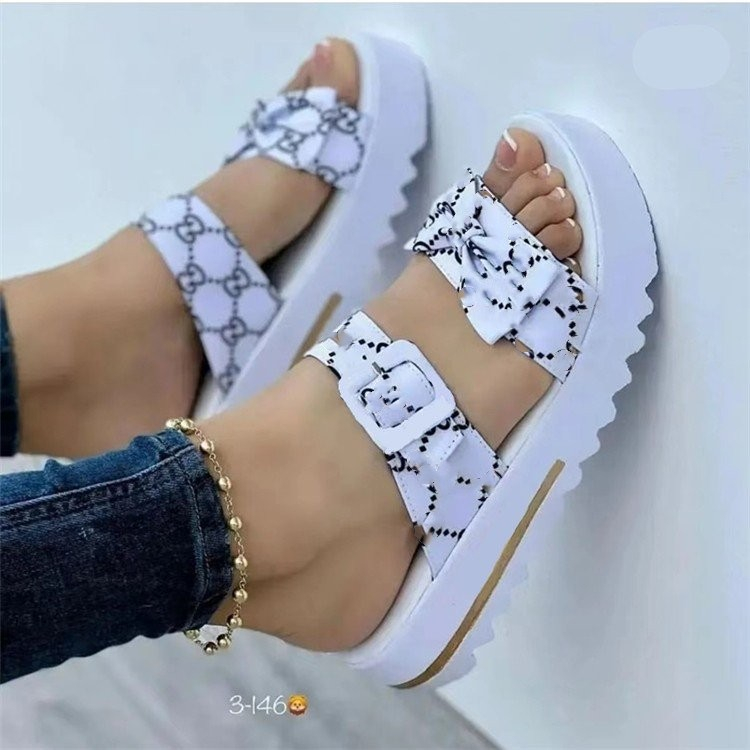 Sandália Feminina Com Fivela Em Cores Únicas