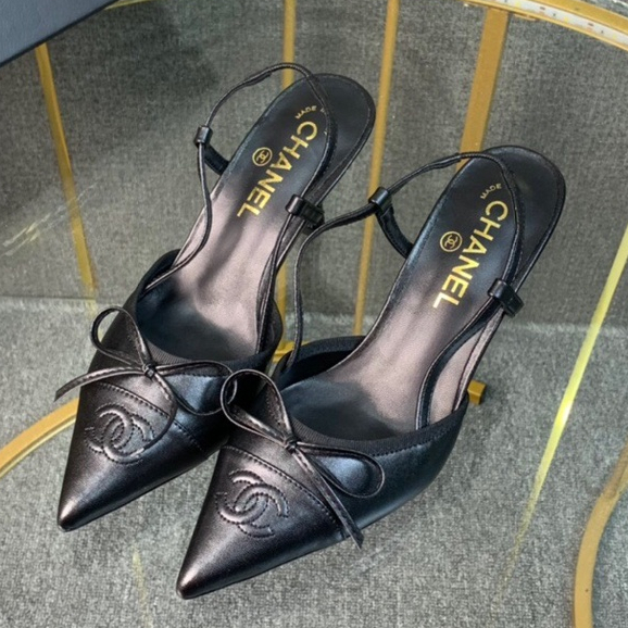 C Sandália De Salto Baixo Com Logotipo 2023 Novo Triângulo Pontudo Ponta Sandálias