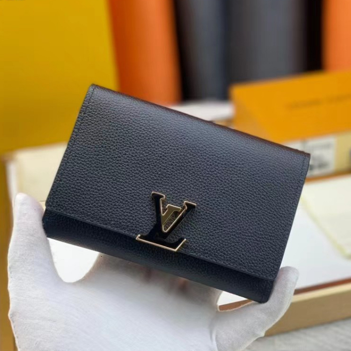 Preços baixos em CARTEIRAS femininas Louis Vuitton