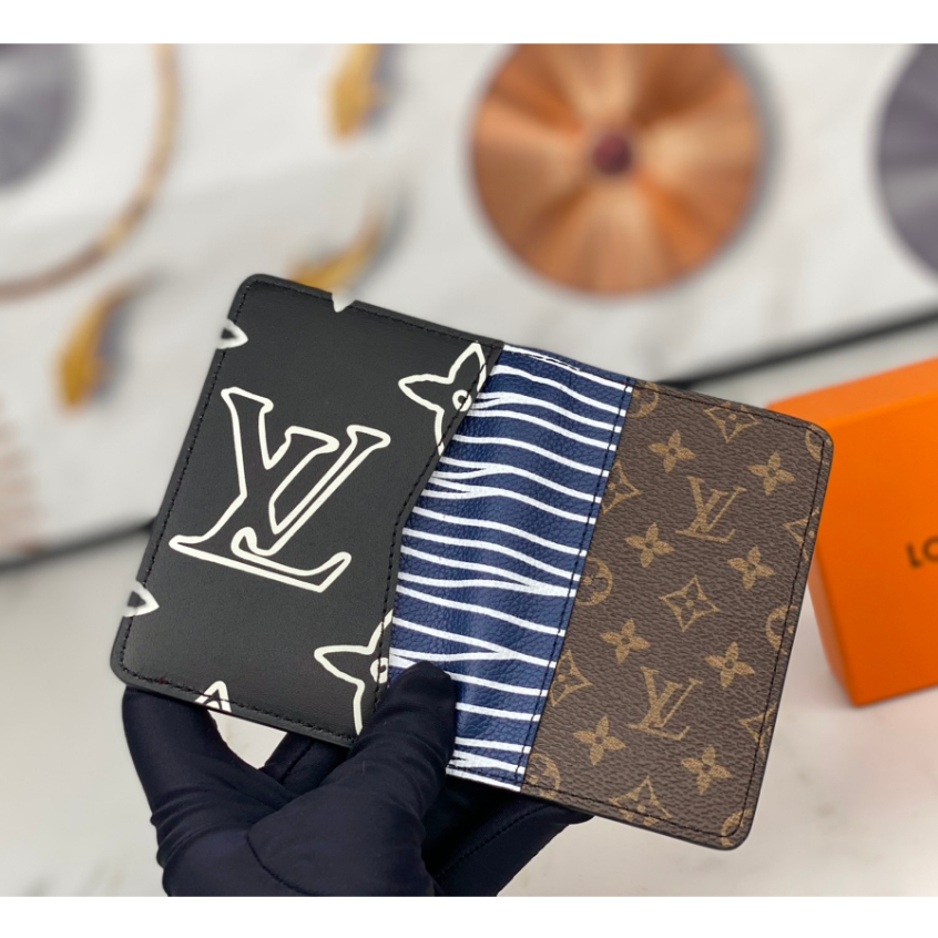 Carteira Porta Cartões Louis Vuitton Monogram Black - LLebu: A melhor  experiência de Luxo online do mundo!