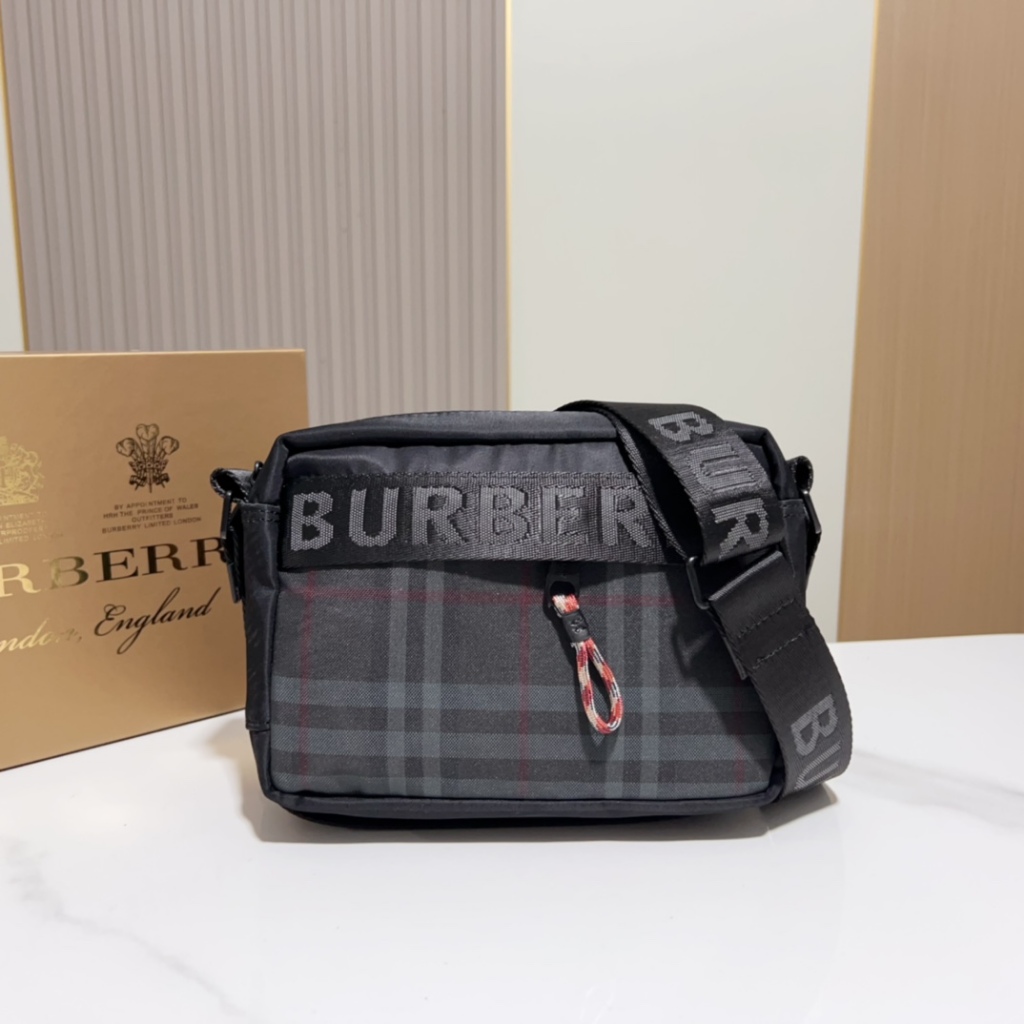 Celine Triomphe compact wallet + Burberry TB logo checkered bag Reviews! My  best deal of 2022! : r/DHgate