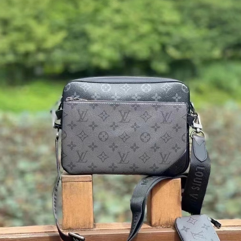 Bolsa Masculina Louis Vuitton District MM