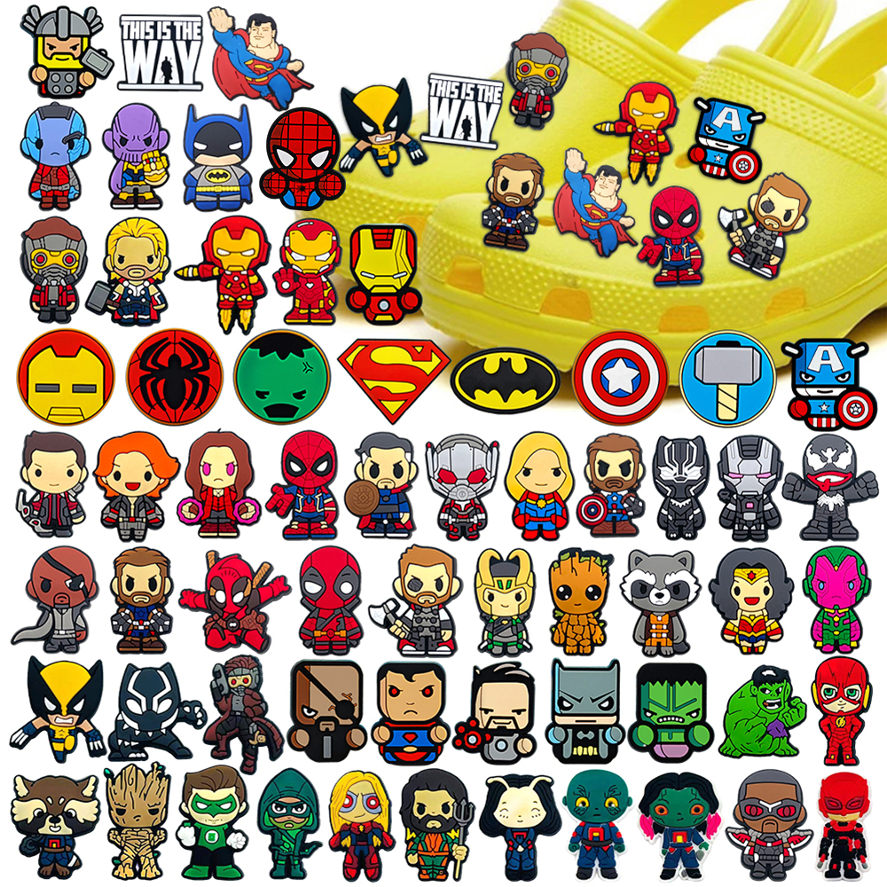 Desenho Animado Quente 1pcs Superhero Logotipo crocs Charmes jibbitz DIY Tamancos Sapatos Acessórios Sandálias Em Forma De Chinelos De Pino Decoração Garoto Presentes