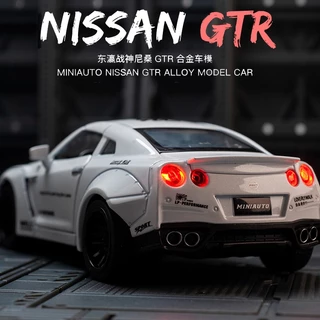 1 : 32 AMG Nissan GTR Diecast Vehicle Model Toy Cars Pull Back Car Com Coleção De Presentes Sonoros Para Crianças Menino Adulto