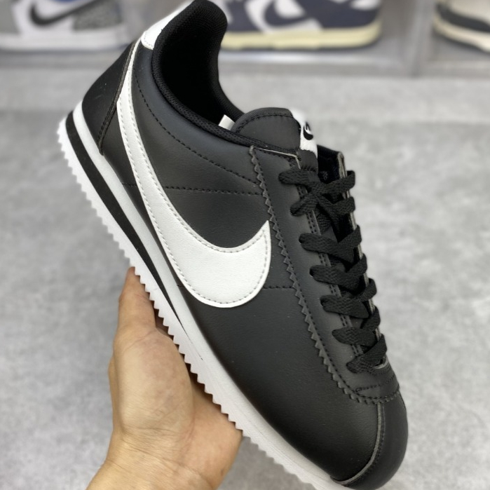 Nike shoes store cortez black