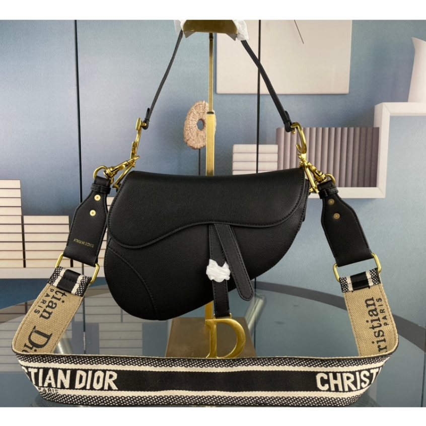 Nova bolsa-desejo da Dior chega ao Brasil - WePick