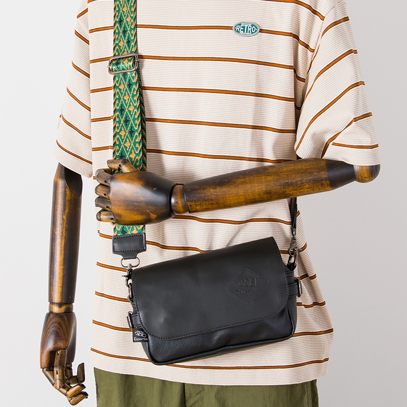 [box] Versão coreana Bolsa masculina da moda Bolsa masculina da moda / Bolsa de couro com aba de ombro pequena / Bolsa masculina Casual de rua