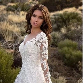 Elegante Vestido De Noiva Com Gaze Branca , Linda Cintura E Belos Seios