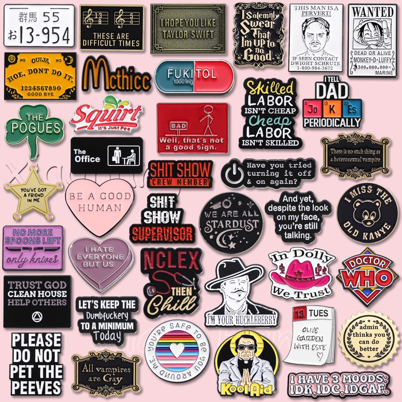 100 Estilos Citações De Texto Alfinetes De Esmalte Broches Diálogo Engraçado Textos De Engraçados Brochura Cartoon Coração De Metal Crachás Jóias De Lapela