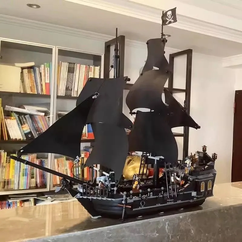 54cm Black Pearl Pirates of the Caribe Series Pirate Ship Modelo Decoração Navio Pirata Pérola Preta Decoração Navio Pirata Pérola Preta Montagem Educacional Bloco de construção Toy Gift