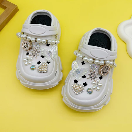 Babuche infantil sandálias infantis meninas moda pérola princesa sandálias antiderrapantes sapatos de praia