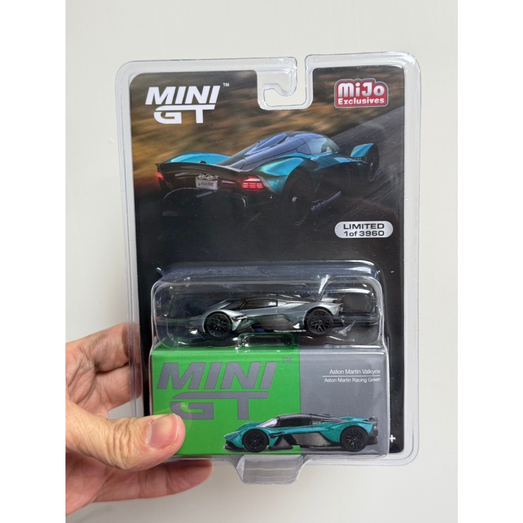 MGT00600-L ASTON MARTIN VALKYRIE-ASTON MARTIN RACING GREEN 1/64 M