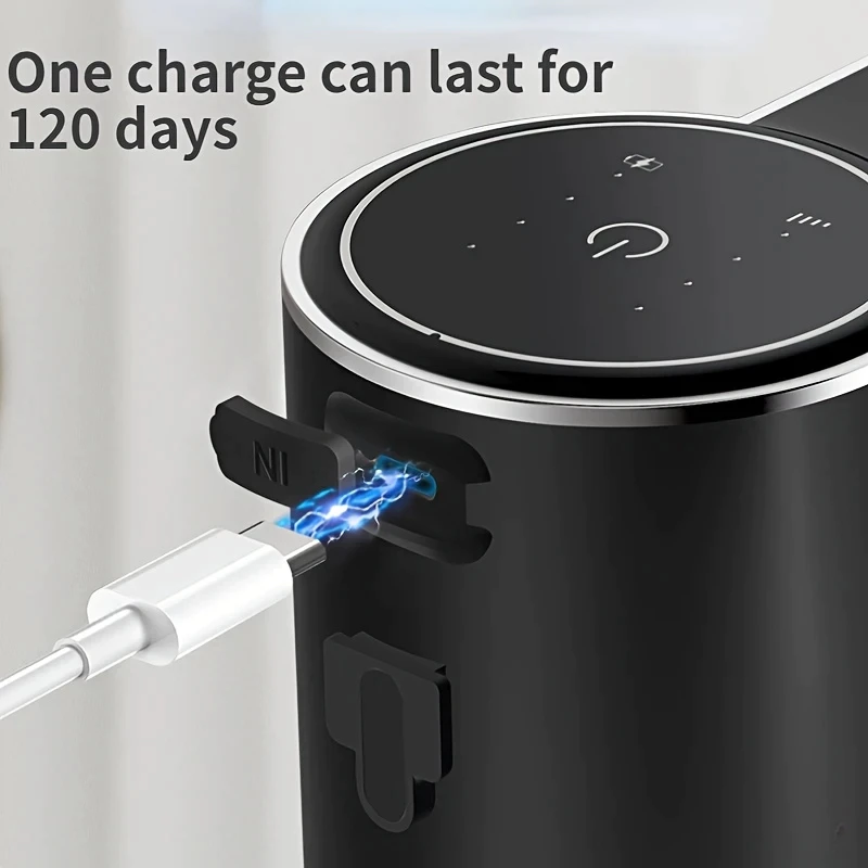 Dispensador automático sendo lavado sob água corrente