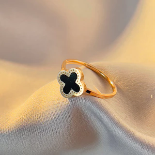 Anel de Luxo Leve Quatro Folhas Clover Ring Fêmea Mori Estilo Coreano Único Versão Simples Anel Estudantil Jóias de Classe