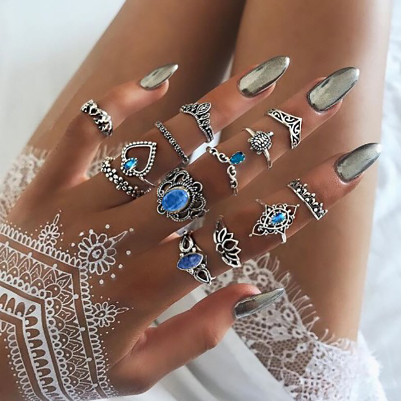 Um Conjunto de Anéis de 13 peças de Coroa Esculpida Vintage Diamond Starry Sky Gem Style Set