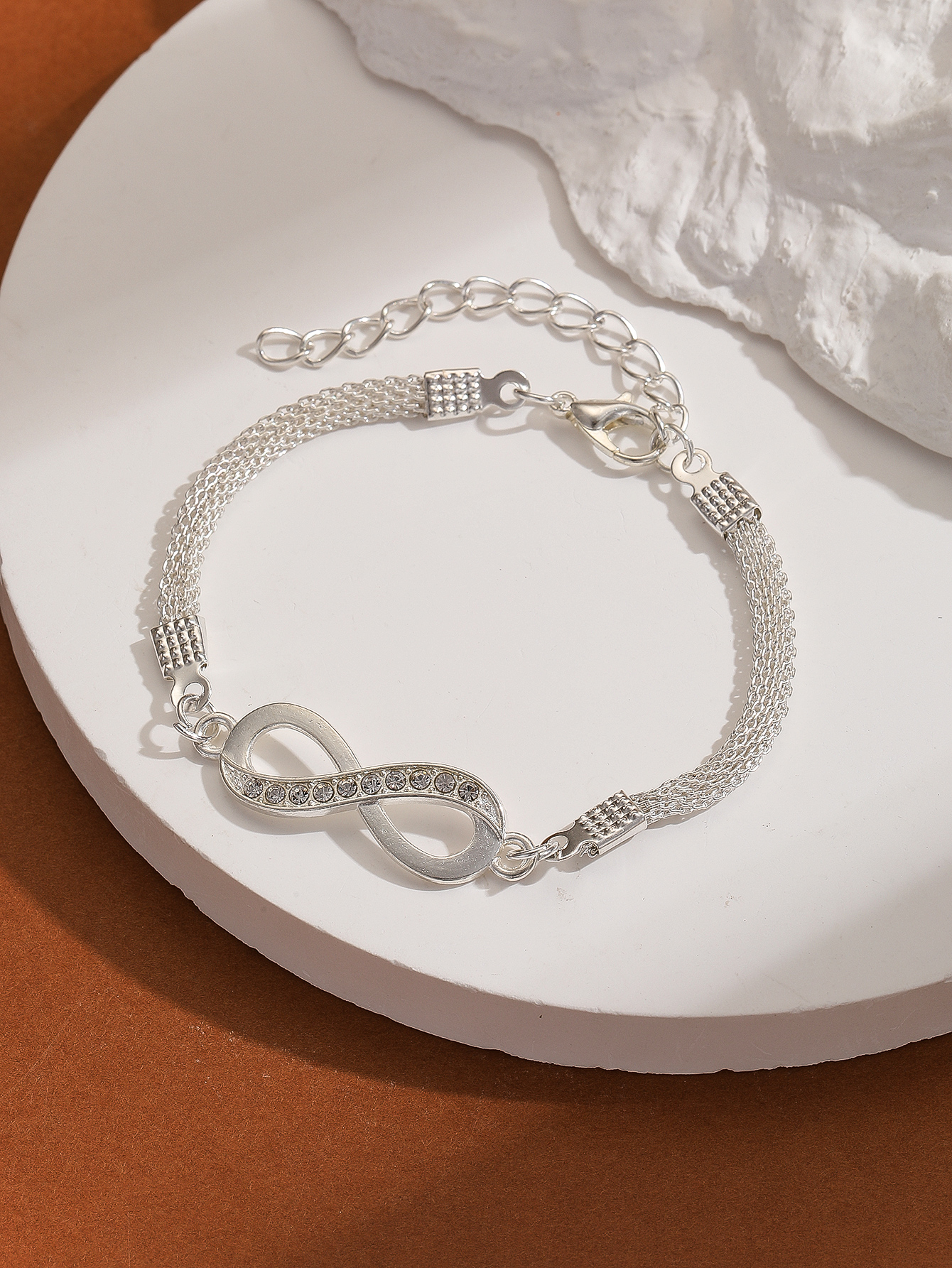  1 Peça Prata Temperamento Moda Prata 8 Personagem Infinito Bracelete de Rhinestone