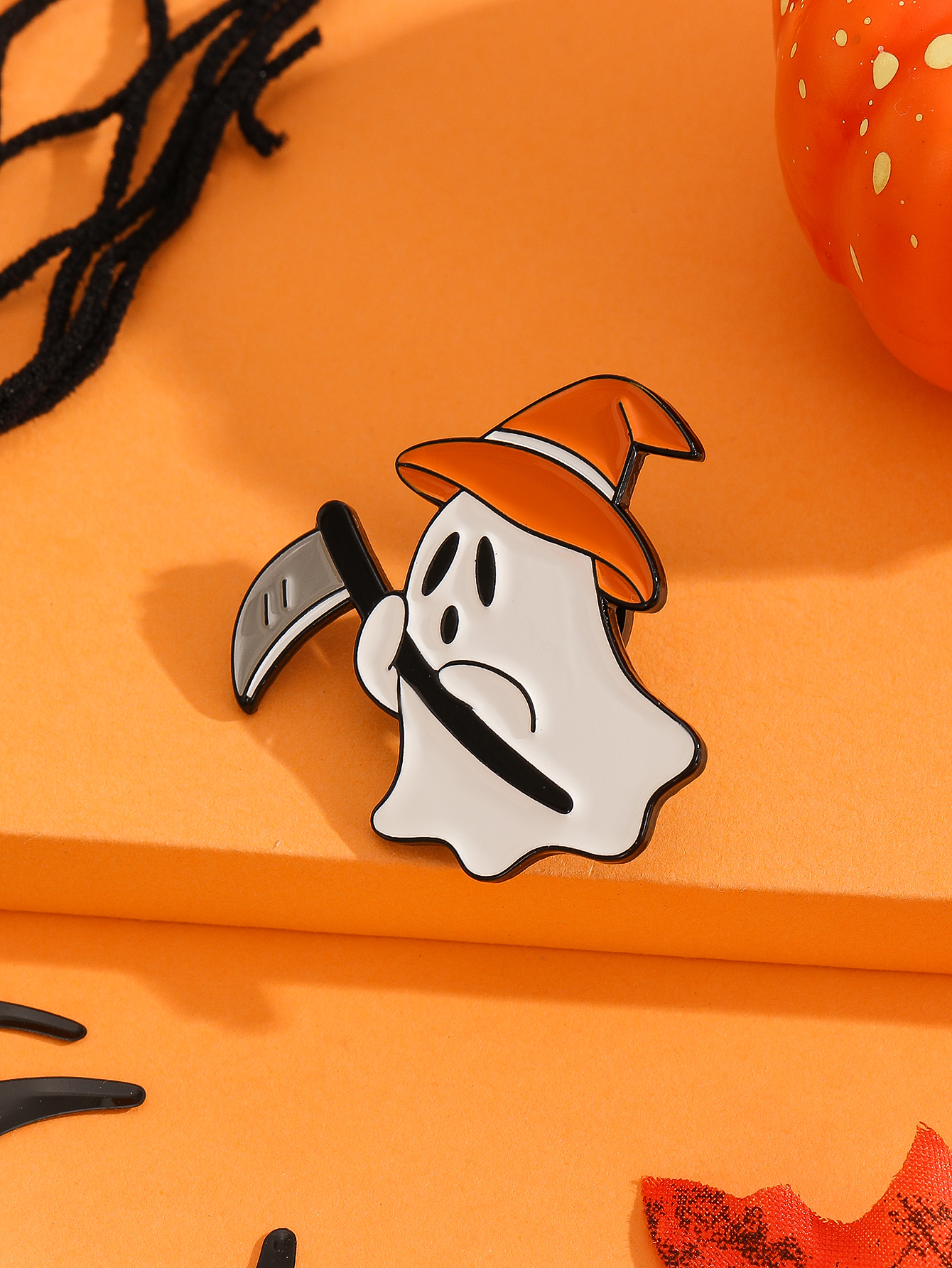 One Piece Halloween Alloy Ghost Fantasma Fantasma Fantasma Engraçado Único Crachá Fantasma Sickle Adequado para Festa de Halloween Wear