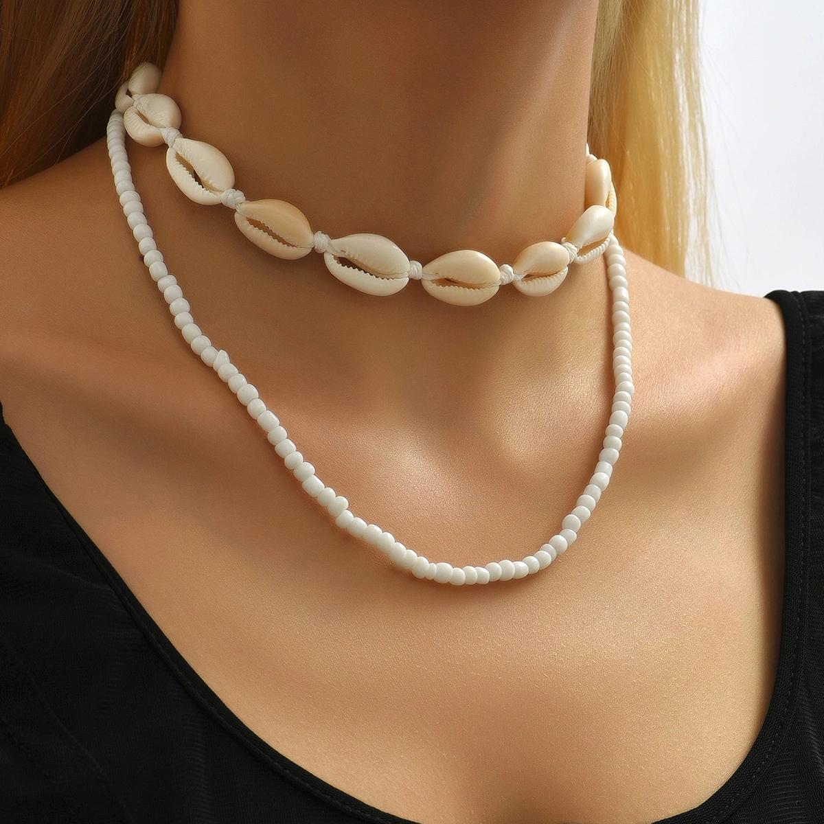 Colar choker conchas banhado a ouro semi joia em Promoção na