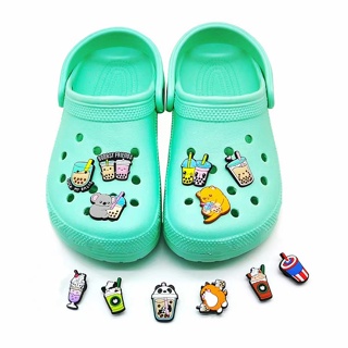 12pcs Milk Tea Cartoon de Chá de Leite Cartoon Bonito Pequeno Animal Estilo Aleatório Sapatos de Buraco de Praia Acessórios de Embalagem