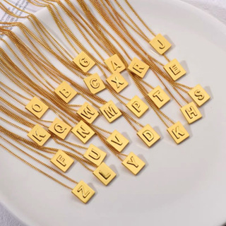 26 Colar de Letras Inglês Colar de Letras Quadrado Dourado Colar de Letras Light Luxury Niche High-End Pequena Medalha de Ouro Cadeia de Clavícula