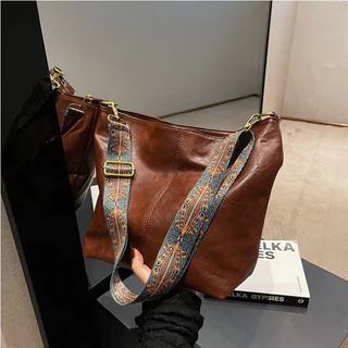 Bolsa para Senhoras Retro Sólida Cor do Ombro Novo Estilo Bolsa para Senhoras com Ombro em PU Macio Brilhante Bolsa para Mensageiros com Ombro em Tote