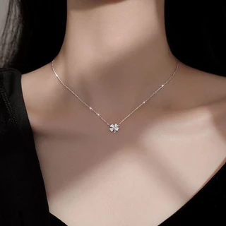 1 Pacote Prata Lucky Four-Leaf Clover Rhinestone Inlaid Simples Colar de Quatro Folhas de Prata Colar de Luxo Retro Clavicle Chain Adequado