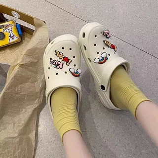 Novos chinelos de praia macios e espessos chinelos criativos para o exterior Moda única Anti-derrapante Sapatos de praia para mulheres Sapatos de Buraco de Verão