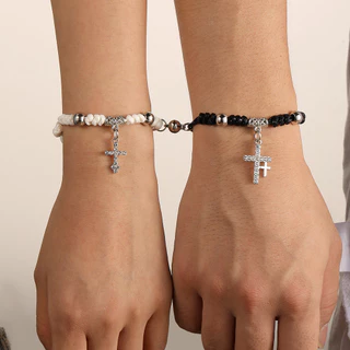 Desenho de 2 peças Nicho Moda Preto Branco com Flecha de Diamante Cruzado de Casal Planeta do Amor Pingente Pulseira Ajustável Tecida à Mão Adequada para Namoradas Casais Irmãs Conjunto de Pulseiras de Corda Tecidas à Mão