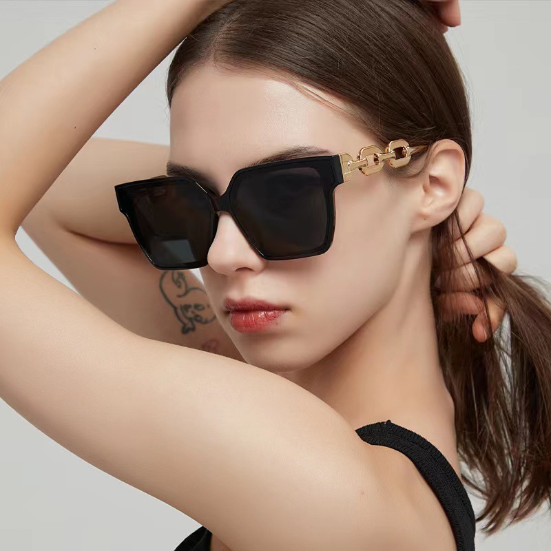 Óculos de sol europeus americanos exclusivos Retro Punk Style Chain Square Frame