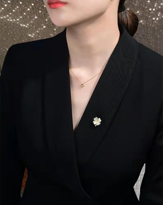 1 Pedaço Fofo Coreano Japonês Fofo Coreano Simples Clover Broche de Quatro Folhas Clover Broche Feminino de Temperamento Fivela de Fixação de Fivela de Fivela Acessórios