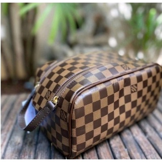 Necessaire bolsa de mão Louis Vuitton porta chuteira