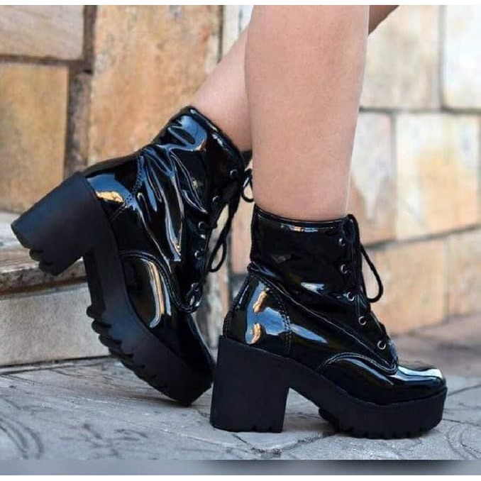 Botas Femininas: Cano Curto, Salto & Coturnos