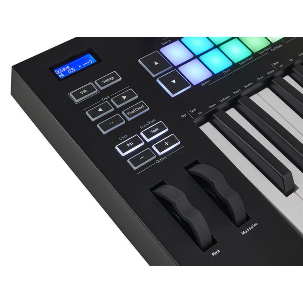 Teclado Controlador Novation Launchkey 49 MK3 MIDI 49 Teclas
