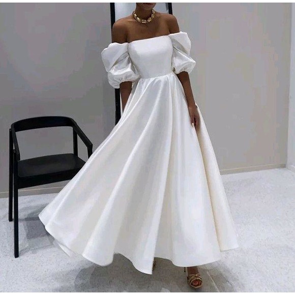 Vestido de noiva minimalista com mangas bufantes ombro a ombro