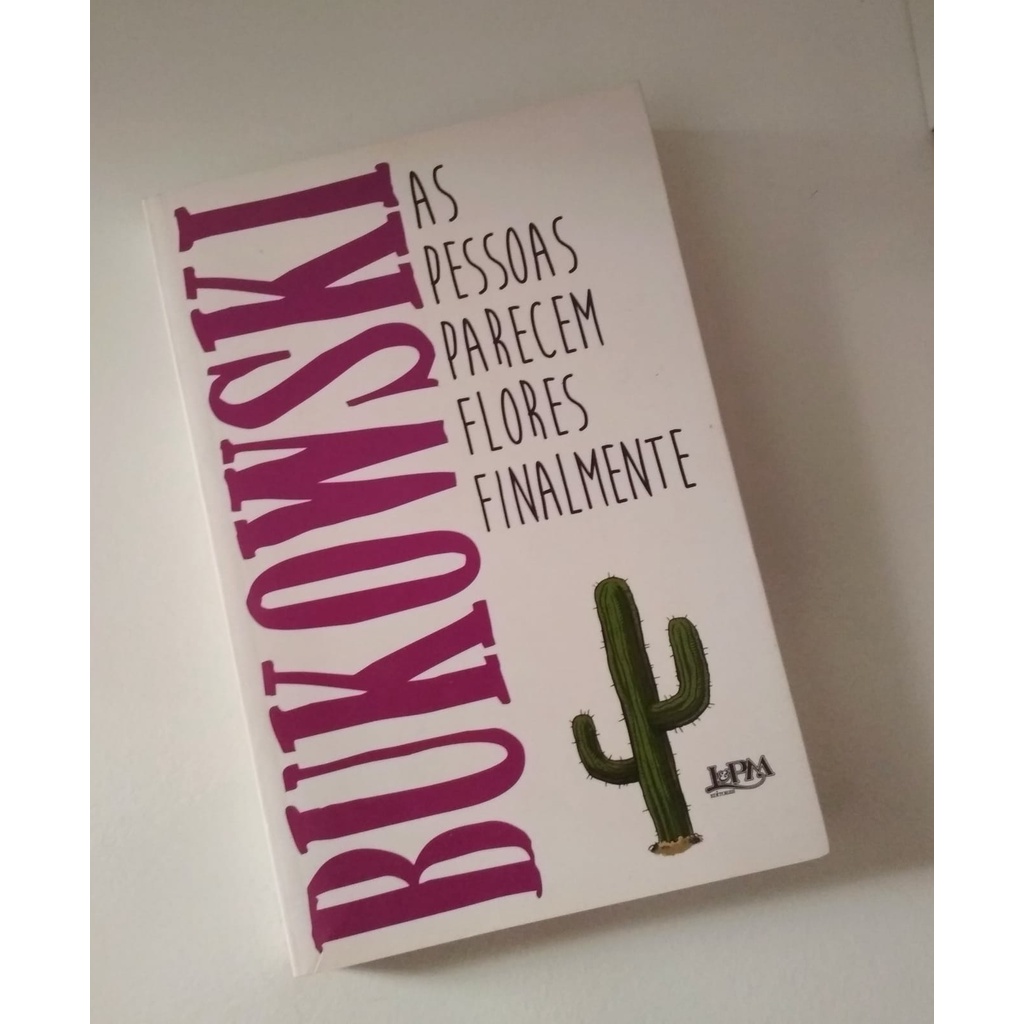  As Pessoas Parecem Flores Finalmente (Em Portuguese do Brasil):  9788525432179: Charles Bukowski: Books