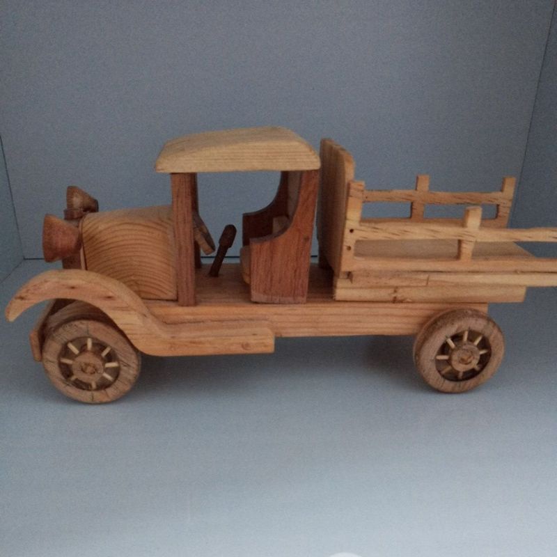 Caminhão de brinquedo bau 30cm carroceria de madeira barato - Escorrega o  Preço