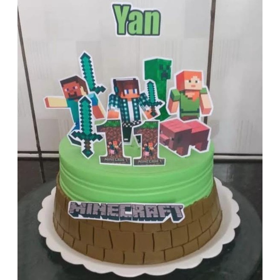 Resultado de imagem para bolo decorado com chantilly retangular  Bolo  minecraft, Bolo aniversario infantil, Festa de aniversário minecraft