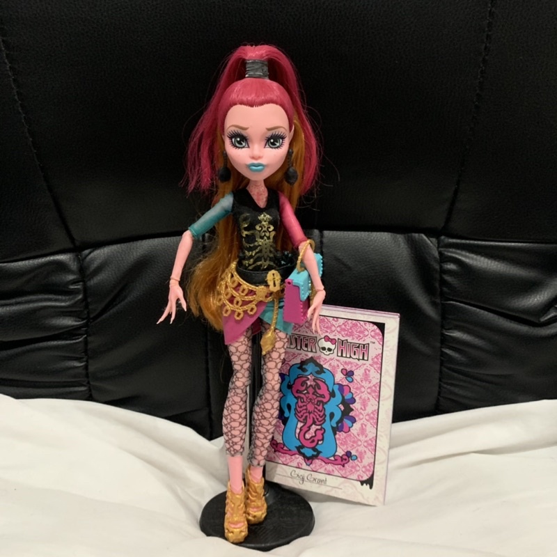 Jogue Monster High: Vestir Gigi Grant, um jogo de Monster high