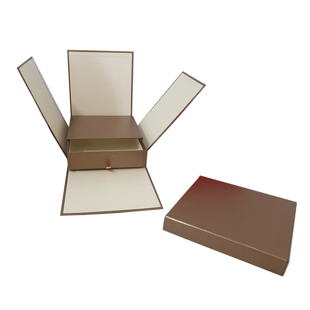 Caixa Cartonada Tipo Surpresa (abre os 4 Lados) Tamanho 20x20x25 com Gaveta