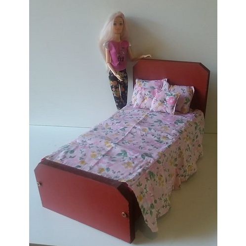 Cama para Barbie em Madeira com Colchão e Jogo de Cama de Peças