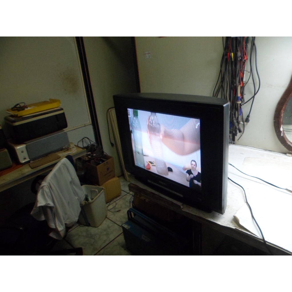 Tv Philips De Tubo 21 Preta Ultra Slim Com Controle Leia