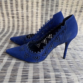 Scarpin azul hot sale marinho arezzo