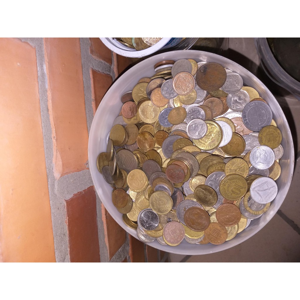 1 kg de moedas estrangeiras diversas