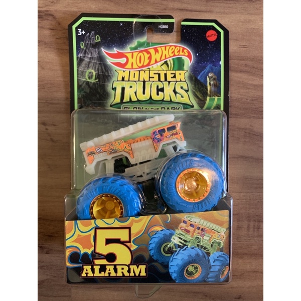 Hot Wheels Monster Trucks Rosa Brilha no Escuro - Mattel